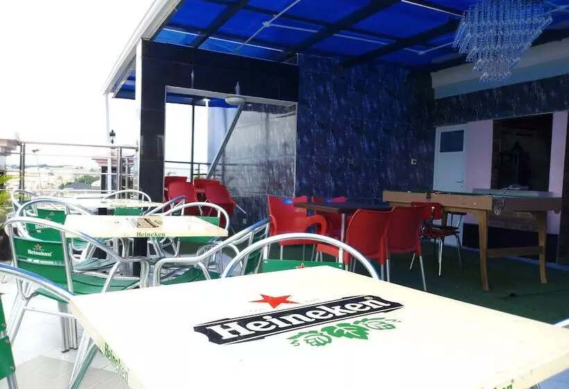 هتل Euro Lounge And Suites