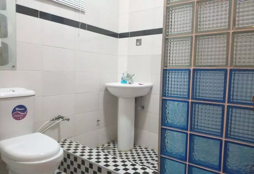 هتل Euro Lounge And Suites