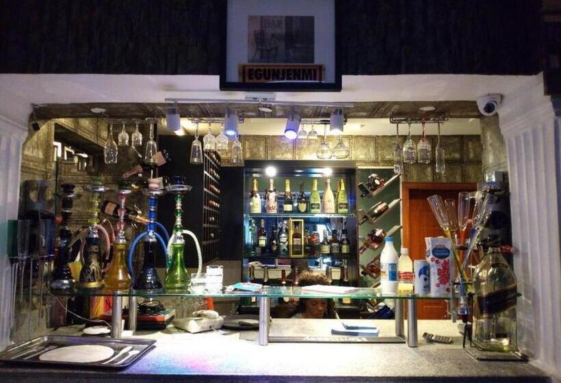 هتل Euro Lounge And Suites