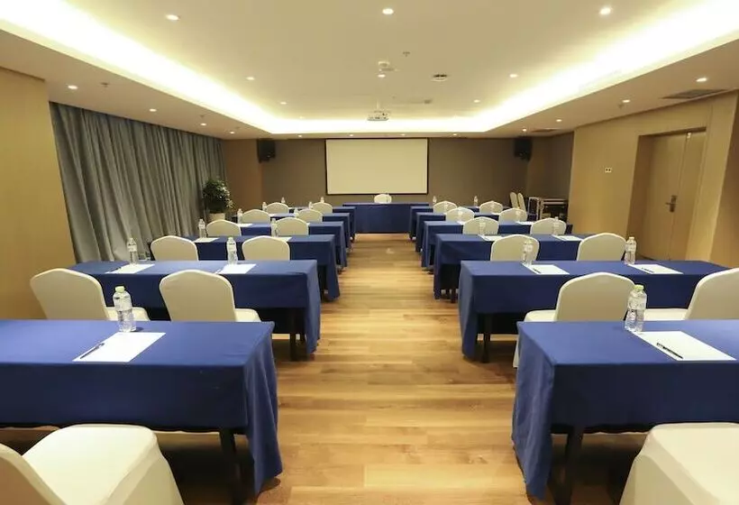 هتل Holiday Inn Express Linyi Riverside, An Ihg