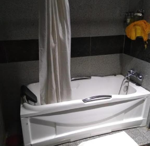 هتل Room In Bb   Immaculate Royal International