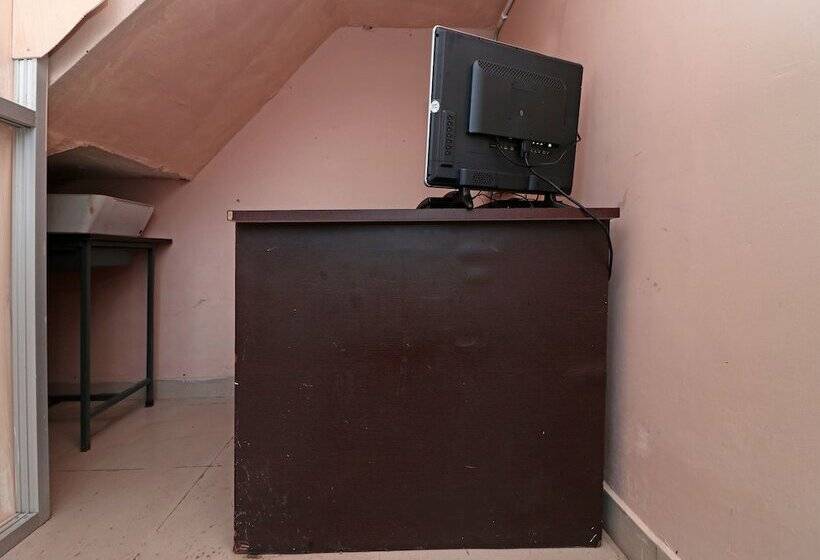 Hotel Uk Retreat By Oyo Rooms