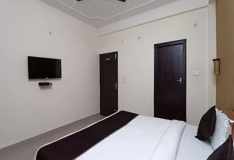 ホテル Uk Retreat By Oyo Rooms
