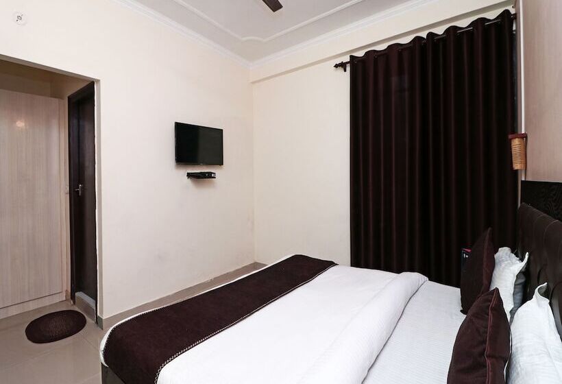 Hotel Uk Retreat By Oyo Rooms