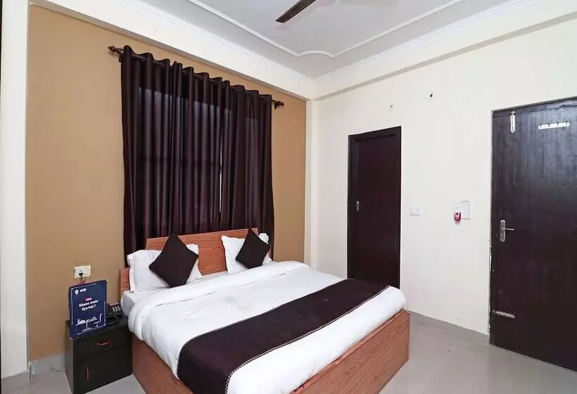 ホテル Uk Retreat By Oyo Rooms