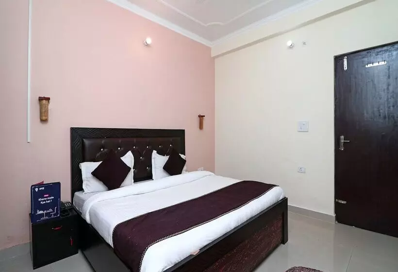 ホテル Uk Retreat By Oyo Rooms
