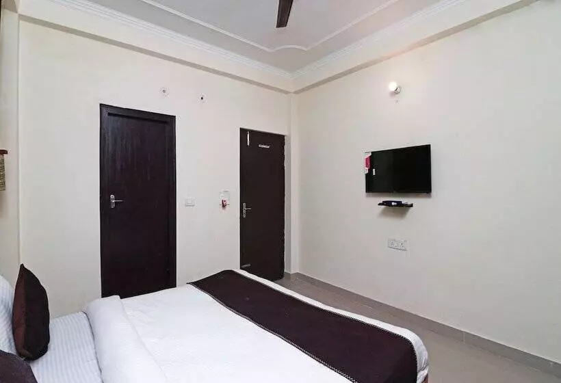 ホテル Uk Retreat By Oyo Rooms