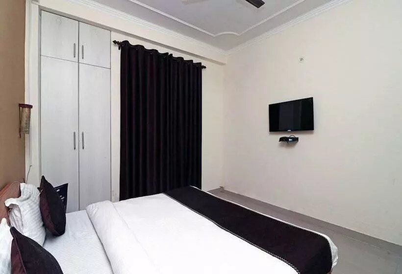 ホテル Uk Retreat By Oyo Rooms