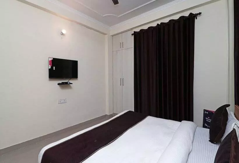 ホテル Uk Retreat By Oyo Rooms