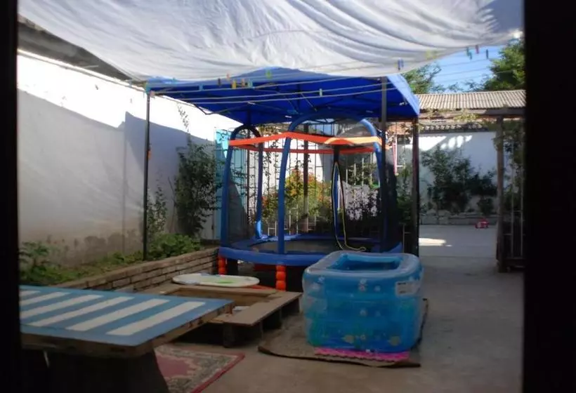 تختخواب و صبحانه Hidden Garden Dali
