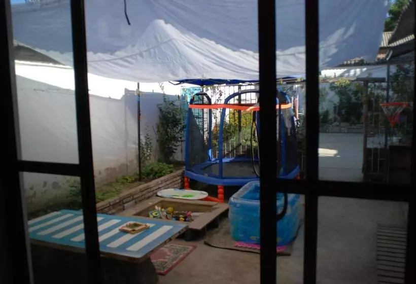 تختخواب و صبحانه Hidden Garden Dali