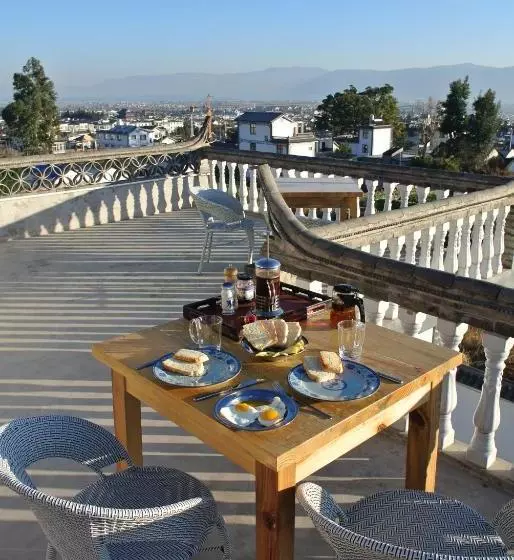 تختخواب و صبحانه Hidden Garden Dali