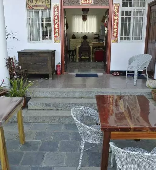 تختخواب و صبحانه Hidden Garden Dali
