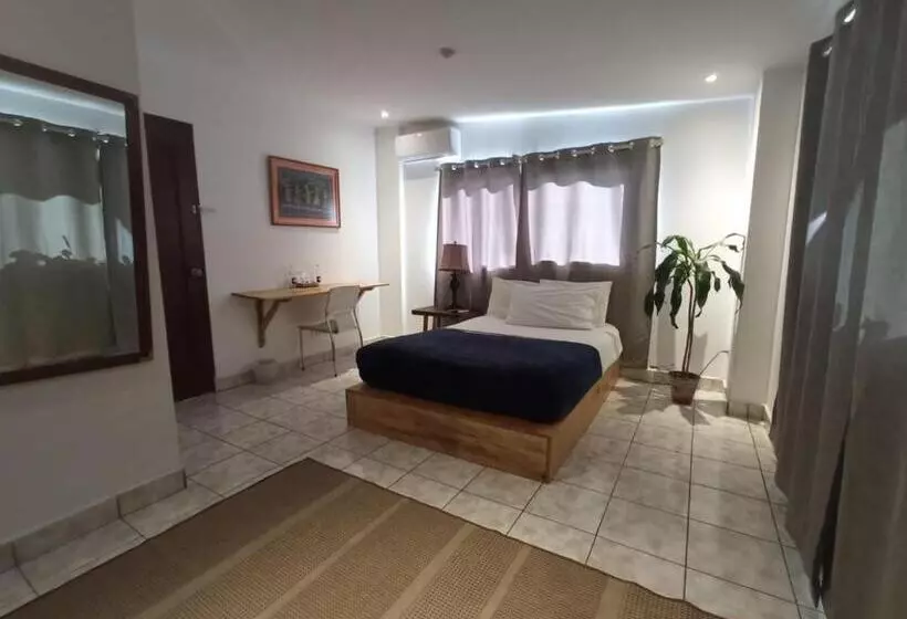 Cinco Hotel B&b