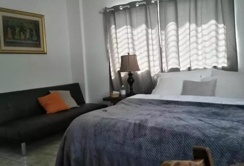 Cinco Hotel B&b