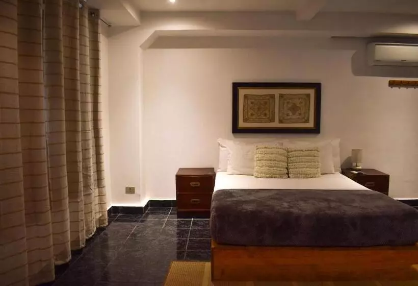 Cinco Hotel B&b