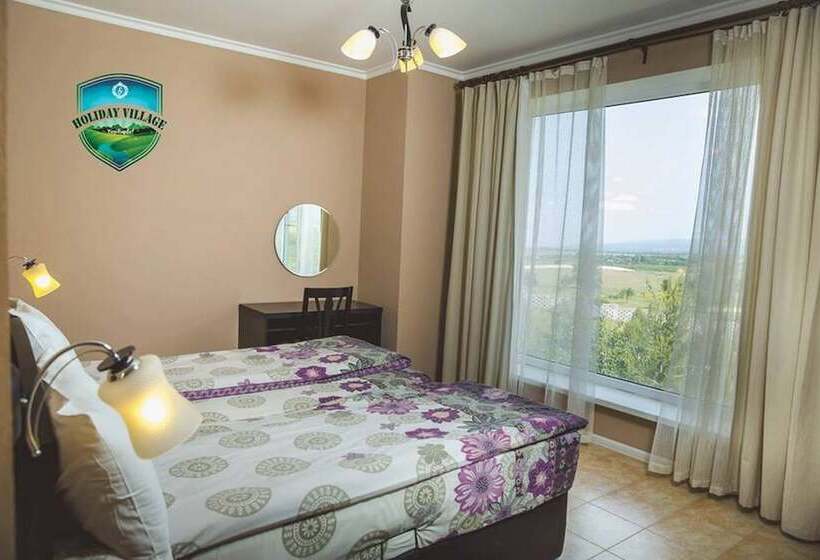 هتل Holiday Village