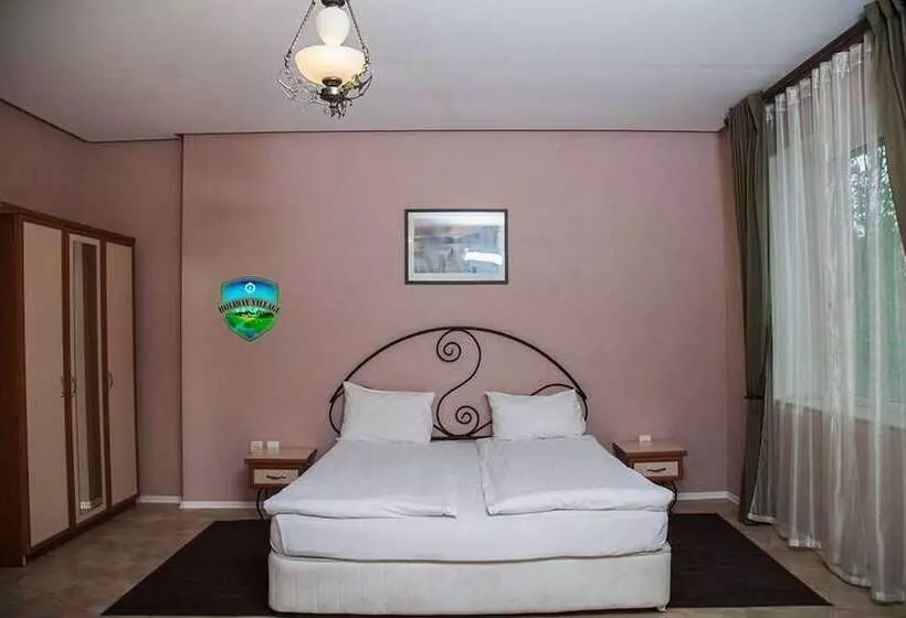 هتل Holiday Village