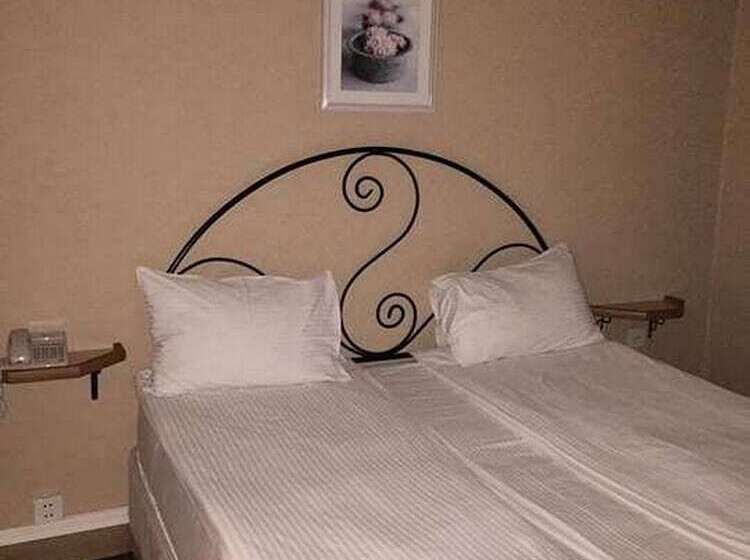 هتل Holiday Village