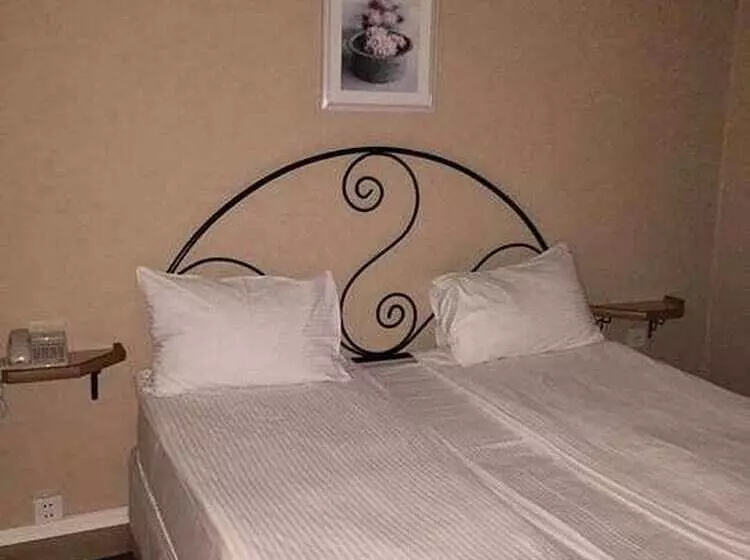 هتل Holiday Village