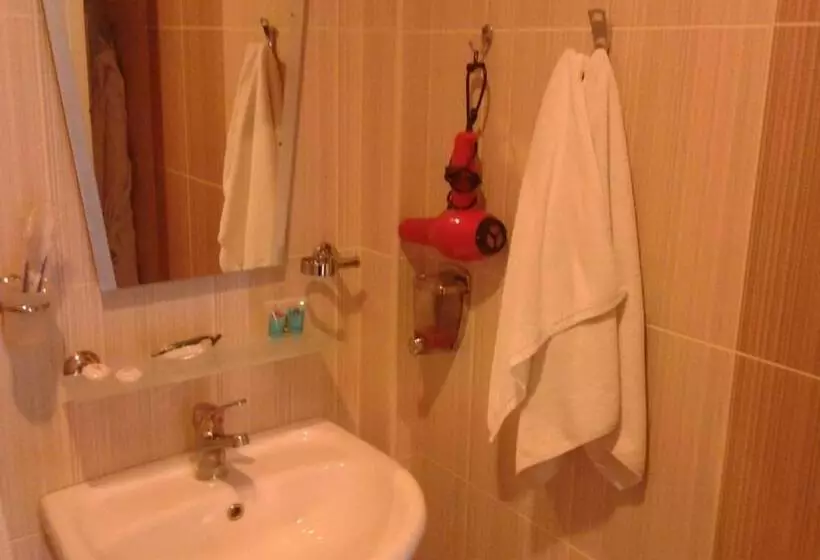 هتل Holiday Village