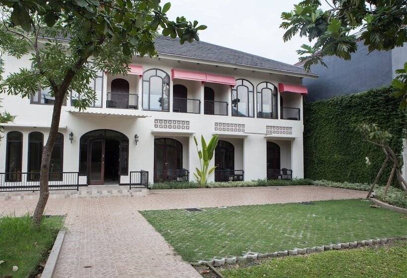 בית מלון כפרי Reddoorz @ Wiyung 2