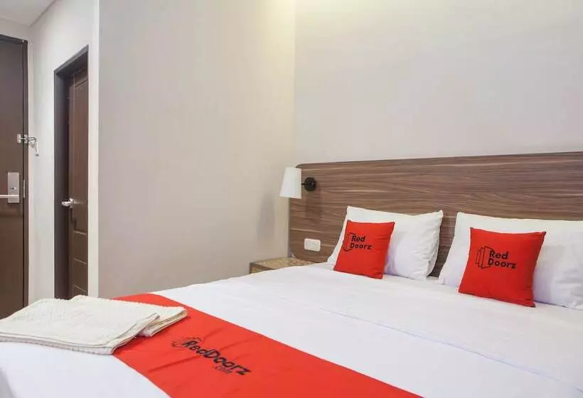 Hotelli Reddoorz @ Wiyung 2