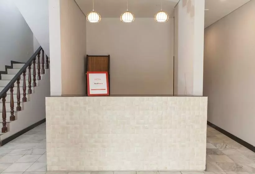 Hotelli Reddoorz @ Wiyung 2