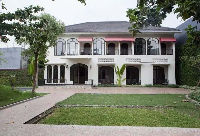 Hotelli Reddoorz @ Wiyung 2