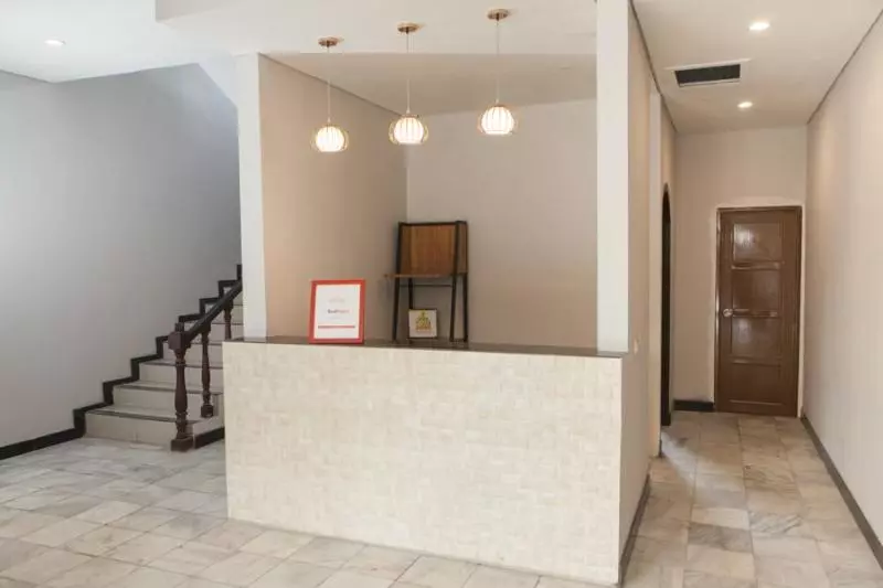 Hotelli Reddoorz @ Wiyung 2