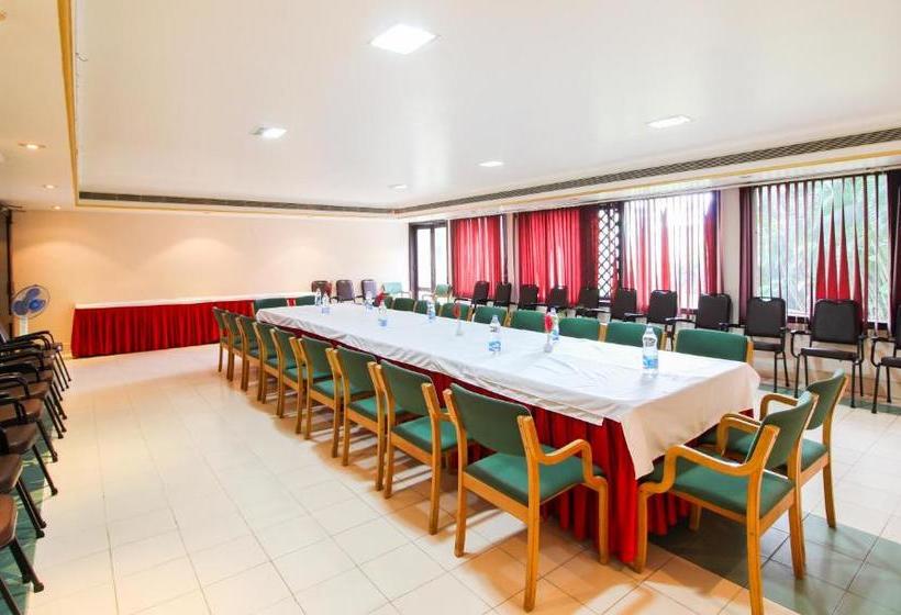 فندق Treebo Trend Royal Inn