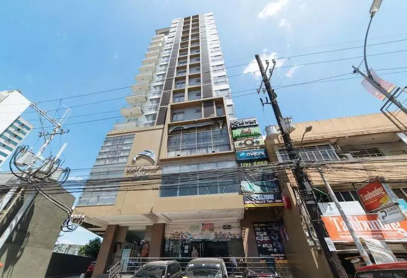 Hotelli Reddoorz Premium @ West Avenue Quezon City