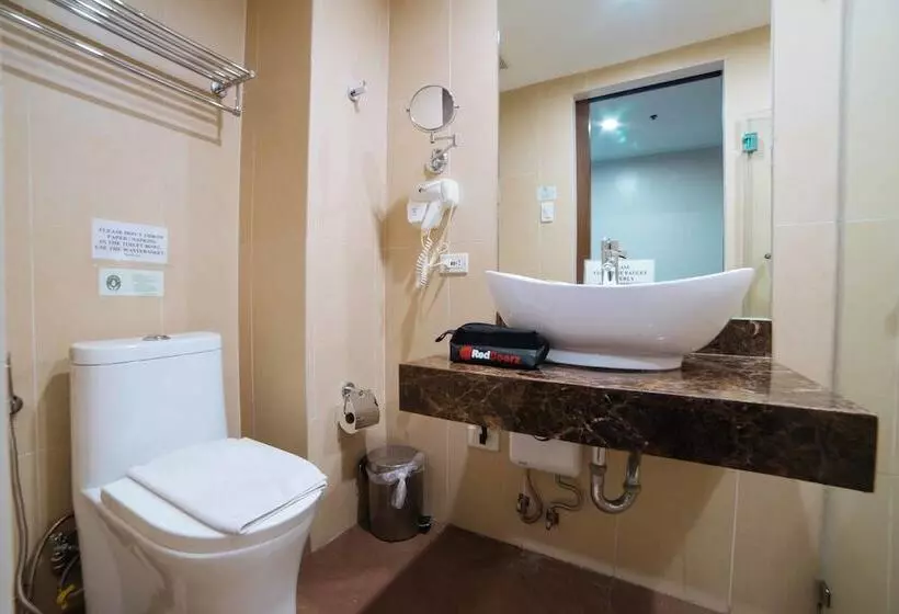Hotelli Reddoorz Premium @ West Avenue Quezon City