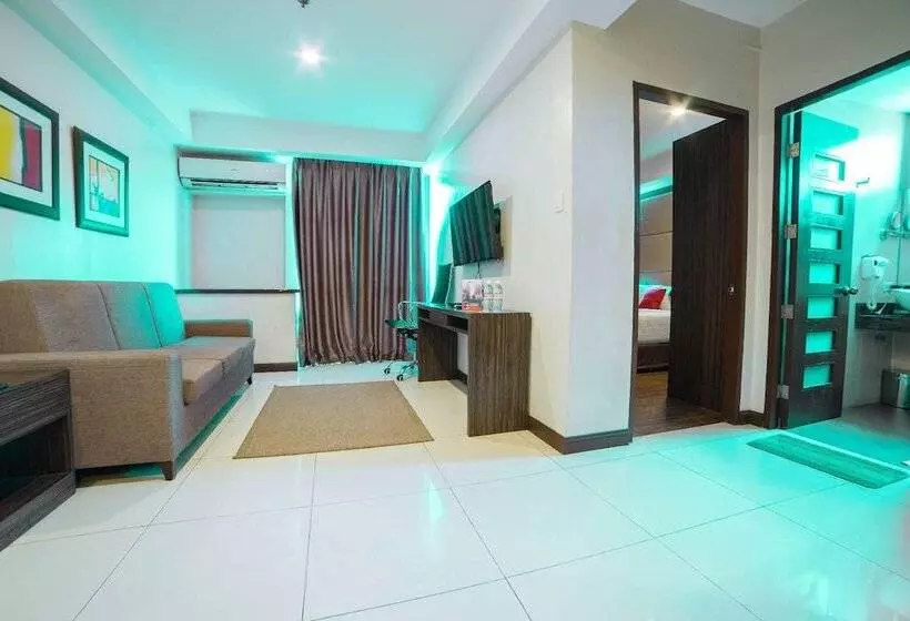 Hotelli Reddoorz Premium @ West Avenue Quezon City