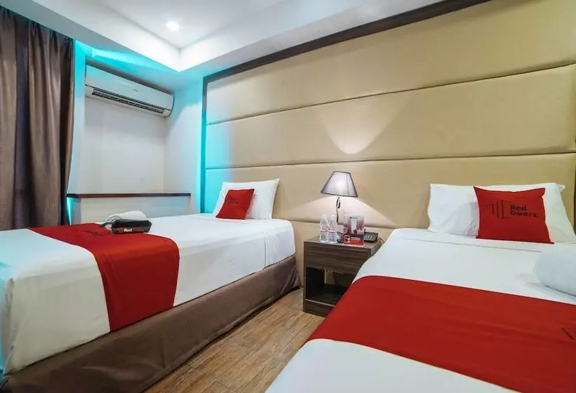 Hotelli Reddoorz Premium @ West Avenue Quezon City
