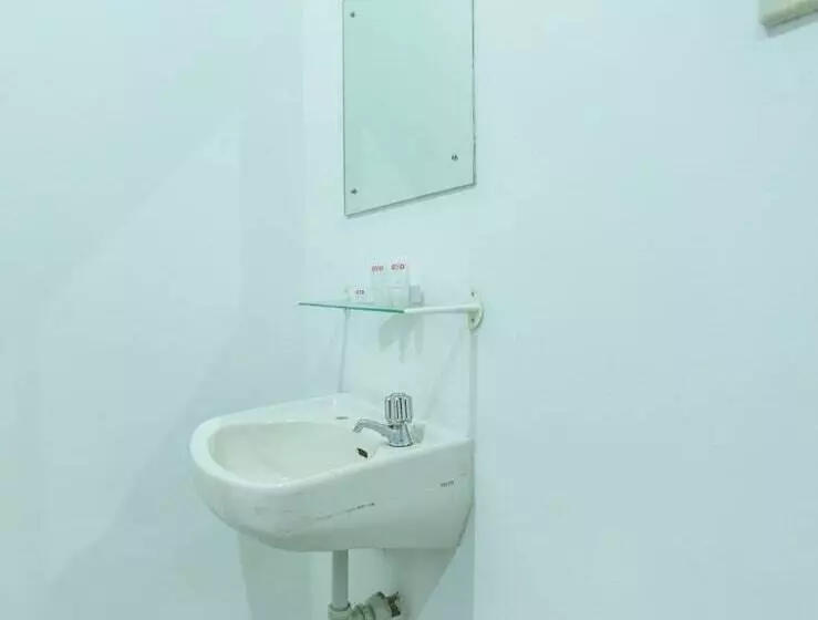 ホテル Oyo 150 Harmoni Residence