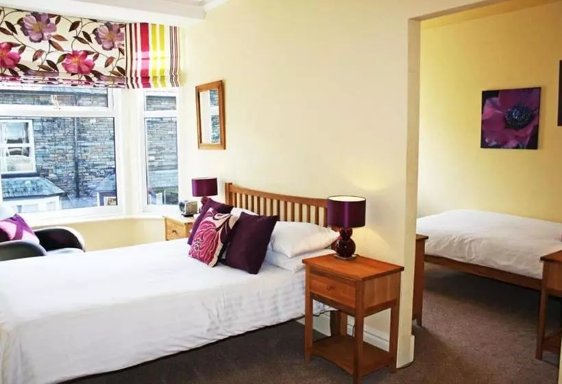 Hostelli Claremont House