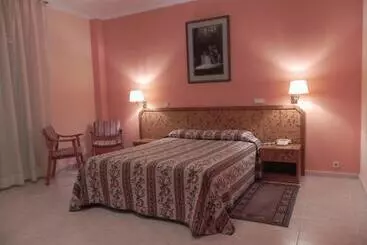 فندق Toros De Guisando