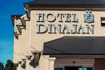 ホテル Dinajan