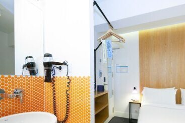 مسافرخانه Sleep N Atocha   B Corp Certified