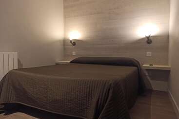 فندق Bearan Bar & Rooms