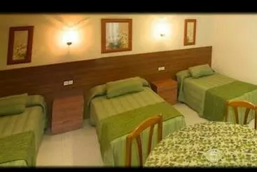 هتل Hostal El Catalán