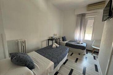 هتل Hostal Arrate