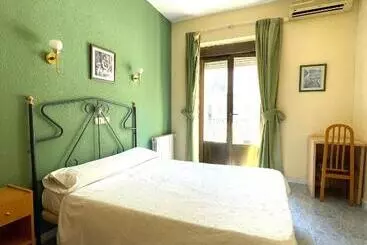 هتل Hostal Fernández Atocha