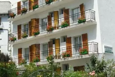 호텔 Hostal Pirineos Meliz
