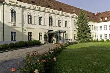 בית מלון כפרי Grand Sauerhof