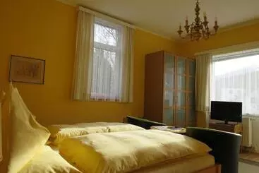 Отель Kur Und Gästehaus Villa Anna