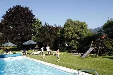 בית מלון כפרי Post Karlon