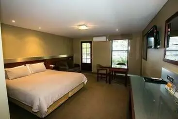 ホテル Motor Inn Suites