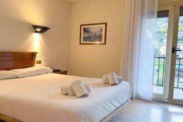 هتل Pere d'Urg 3000